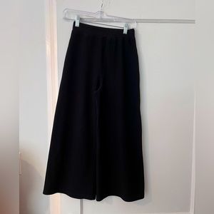 Forever 21 casual or business casual black capri length pants